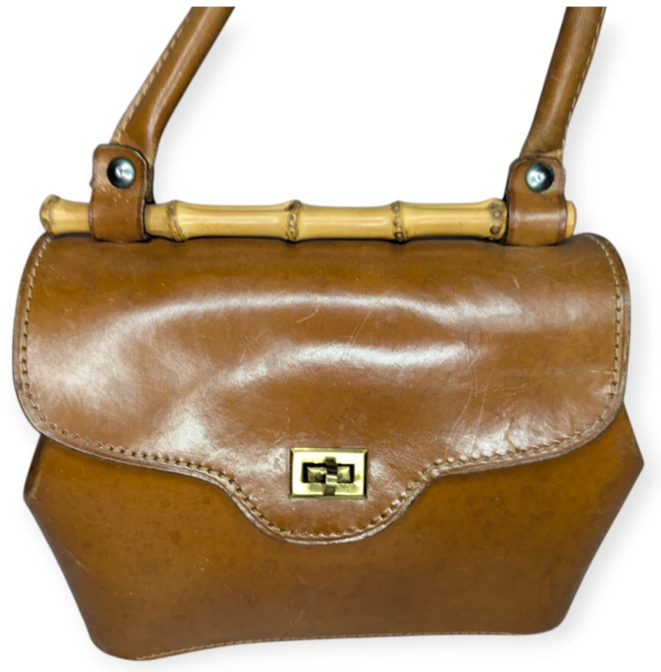 Bolso de Mano Vintage Mediados de Siglo Moderno Hecho en Italia Cuero Tostado con Acento de Bambú Foto 2 de 4