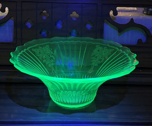 Anchor Hocking Mayfair Open Rose Uranium Vaseline Depression Glass Serving Bowl