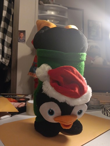 Twerking Christmas Penguin - Picture 2 of 6