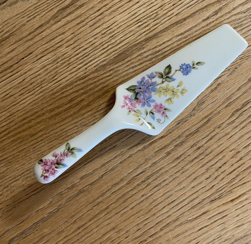 Porcelain Pie/Cake Server Andrea by Sadek Floral Design 10" Wedding Cake Server - Picture 3 of 16
