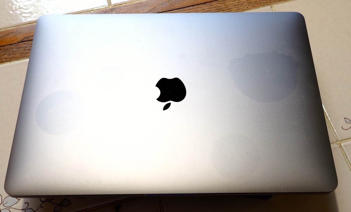 Apple MacBook Pro 13 2020 1tb SSD M1 8-Core 16GB Touch Bar Private