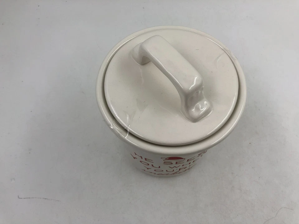 Bote de cerámica Mudpie de 8 pulgadas He Sees You When You're Snacking AA01B41011 Foto 3 de 4