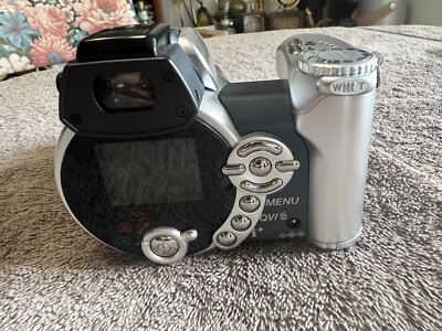 Konica Minolta DiMAGE Z2 4.0MP Digital Camera - Silver for