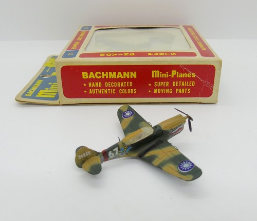 37180 BACHMANN MINI PLANES / AVION PLASTIQUE / FLYING TIGER P.40 1/100 - Picture 2 of 3
