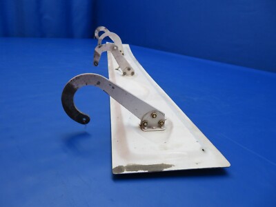 Cessna 401 LH Nose Gear Door Assy w/ Hinges P/N 5013076-1 Cessna 401 LH Nose Gear Door Assy w/ Hinges P/N 5013076-1
