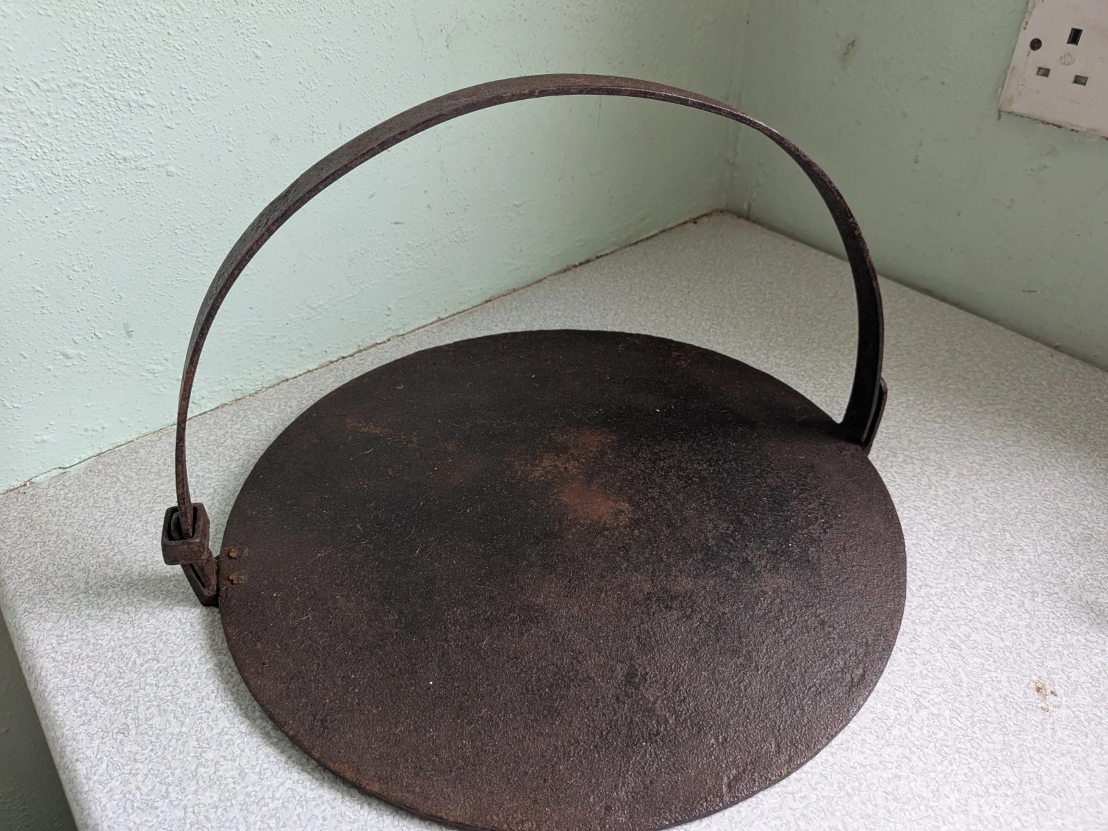 VINTAGE CAST IRON GYPSY HANGING OVER FIRE FLAT SKILLET PAN -JJ SIDDON-13 1/2 "