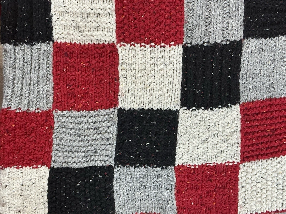 Suéter de malha vintage anos 80 Villager Sport quadriculado patchwork vermelho preto robusto XL Y2K - Imagem 3 de 4