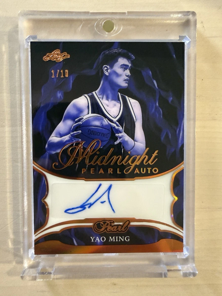 Yao Ming Basketball Autographed ungraded Sports Trading Cards