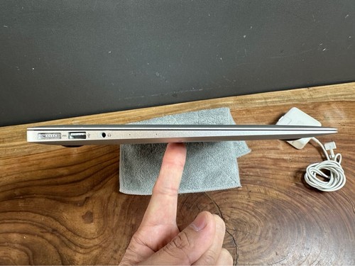 Apple MacBook Air 13 Zoll 2017/Corei5 1,8ghz/SSD256GB/8GB/Office2021/Windows11 - Bild 7 von 10