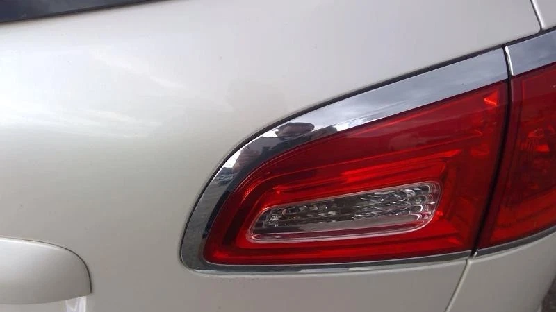 Luz trasera lateral del pasajero derecho Buick Enclave 2013-2017 montada en la tapa, interior OEM Foto 2 de 3