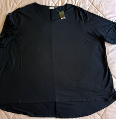 Avenue Leila Size 26/28 V-Neck Short Sleeve Top NEW w TAG Longer Back