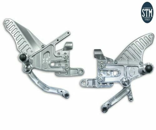 Reposapiés y pedales de color plata para motos Ducati