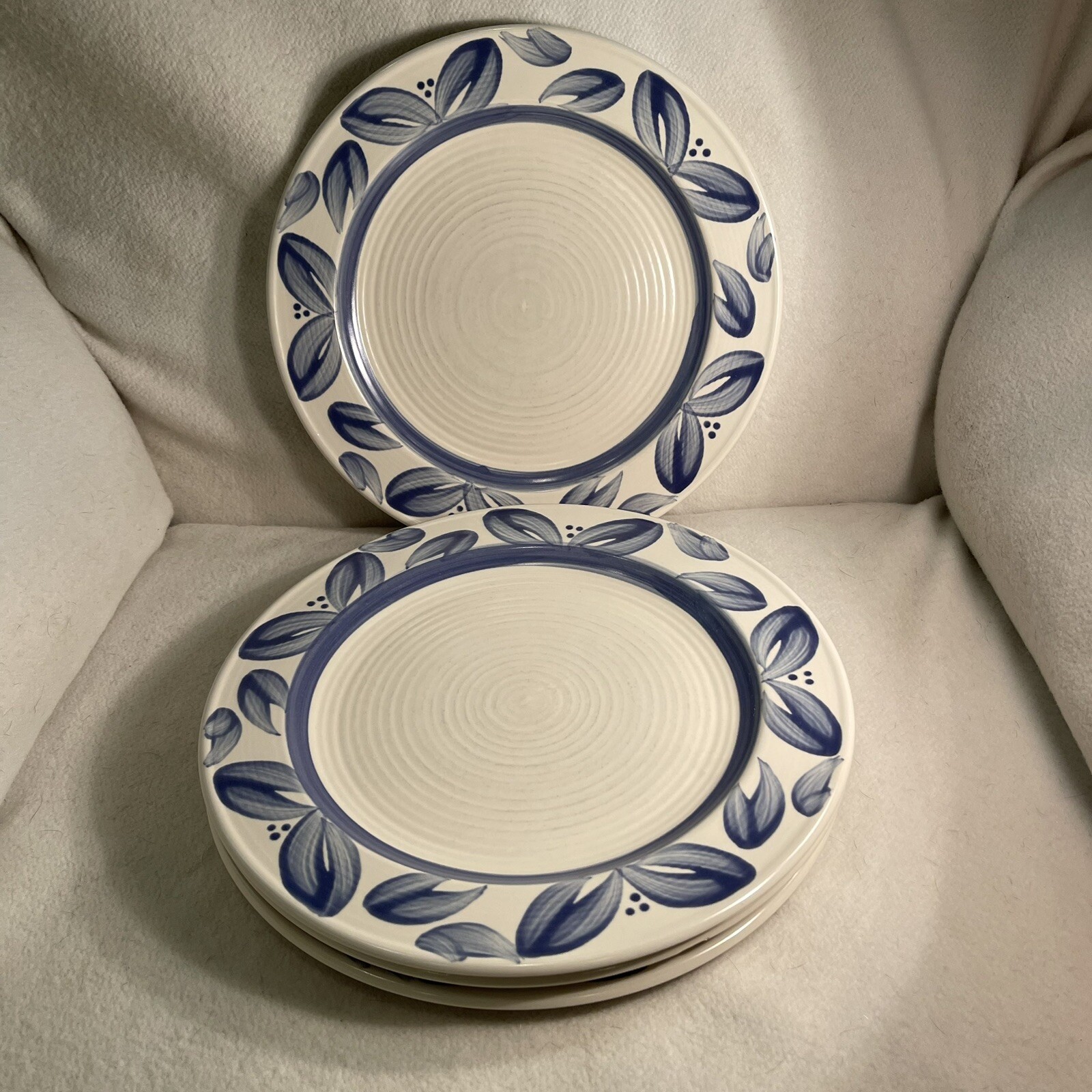 Pfaltzgraff Villa Flora 11-inch Stoneware Dinner Plates Set of 4 Cream Blue Floral