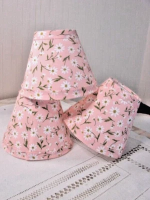 Lot de 3 Abat-jour "semis de petites marguerites sur fond rose saumon" 14.5cm - Photo 1/4