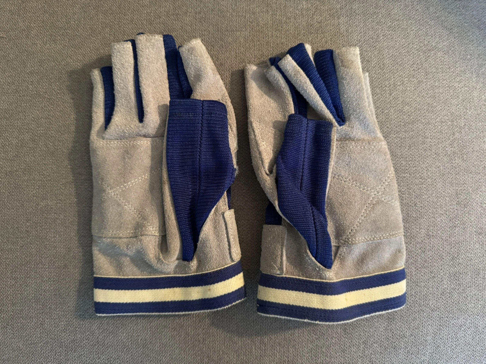 US Boat Cowhide and Spandex Fishing Gloves - Lightly used
