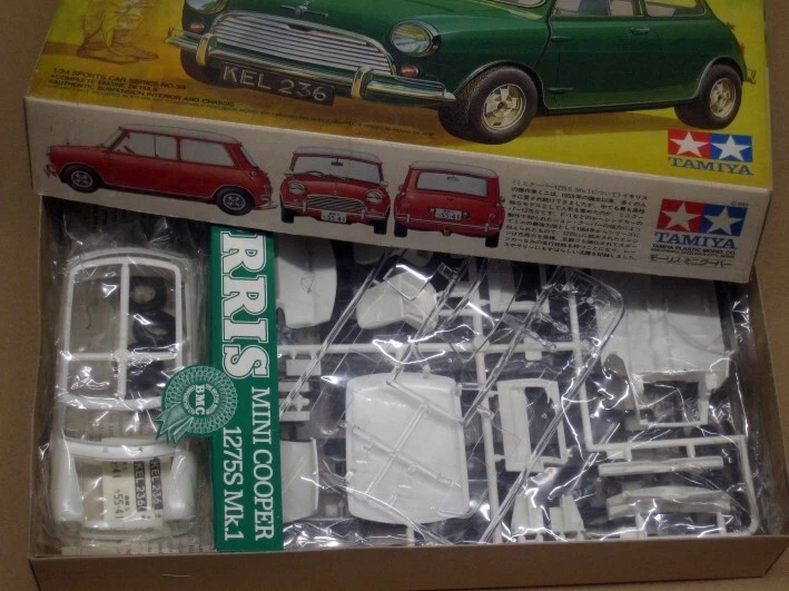 TAMYA - Morris Mini Cooper 1275SMk1 1/24, plastica, usato come nuovo. - Immagine 2 di 4