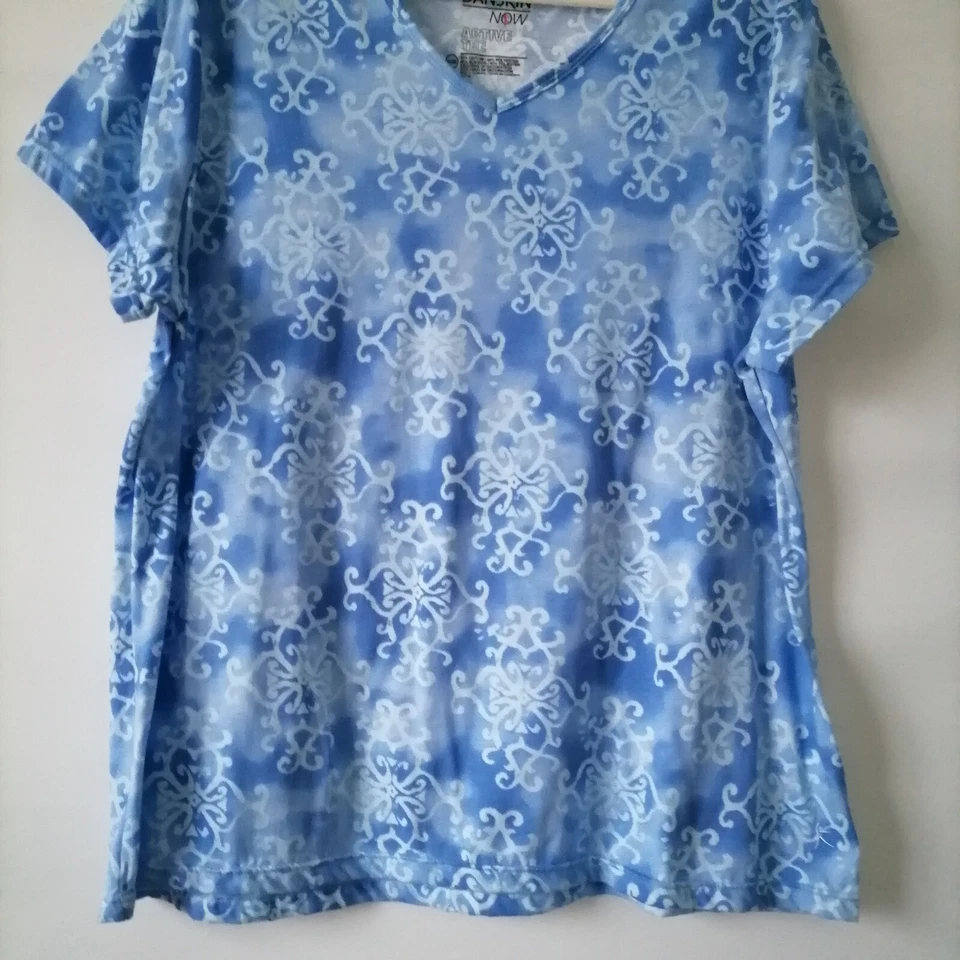 Camiseta Danskin Now para mujer azul manga corta cuello en V ajuste regular talla grande 3X Foto 4 de 4