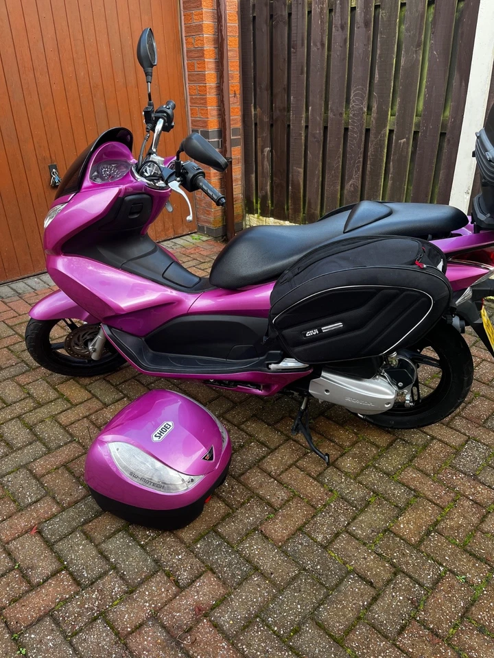 Honda PCX 125 scooter 497 miles - Image 4 of 4