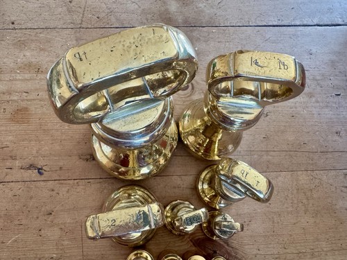 ANTIKES MESSING GLOCKENGEWICHTE SET mit 13 7 Pfund - 1/4 Unzen Basisstempel - Bild 3 von 8