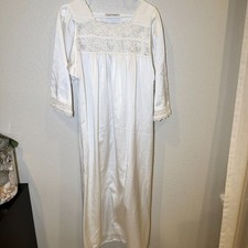 VINTAGE CHRISTIAN DIOR NIGHTGOWN