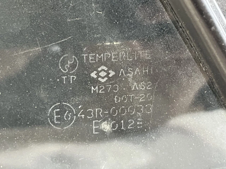 Honda Accord 1985 lado izquierdo del conductor puerta trasera ventilación ventana de vidrio Foto 2 de 4