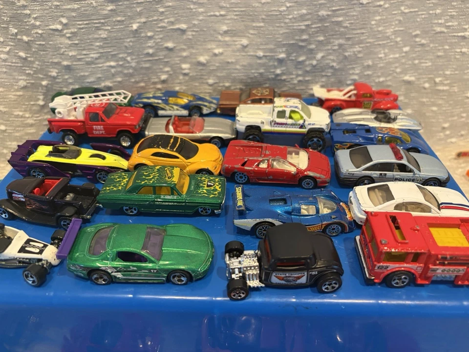 Tara Hot Wheels 48 Car Carrying Storage Case #20020 *( Case Has 42 Cars ) - Image 3 of 4