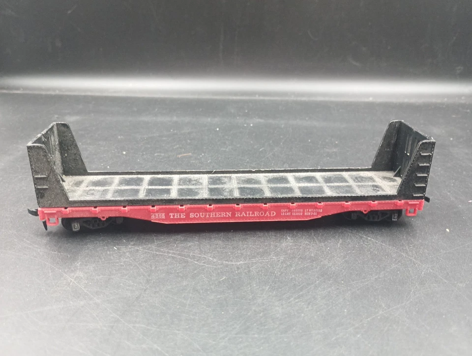 (2) USED Tyco HO Scale 50' Bulkhead Flat Car Southern #4365 Read Description - Image 4 of 4