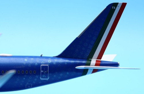 JC Wings 1:200 ITA Airways Airbus A350-900XWB Diecast Aircraft Jet Model EI-IFA - Picture 12 of 13
