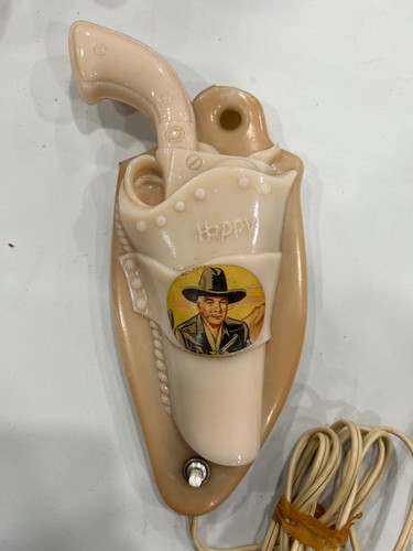 Hopalong Cassidy Pistol in Holster Night Light by Aladdin (1950's) Ex. Cond. - Picture 2 of 14