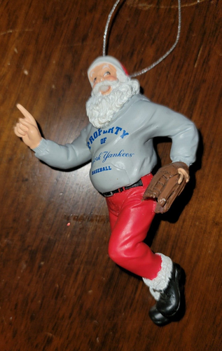 NY Yankees Vintage Santa Playing Catch - Picture 5 of 5