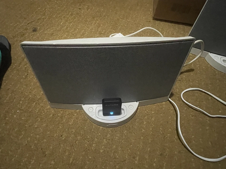 BOSE SoundDock 1 PORTÁTIL Sistema de Música iPod Dock con Adaptador de Corriente Blanco Brillo Foto 2 de 4