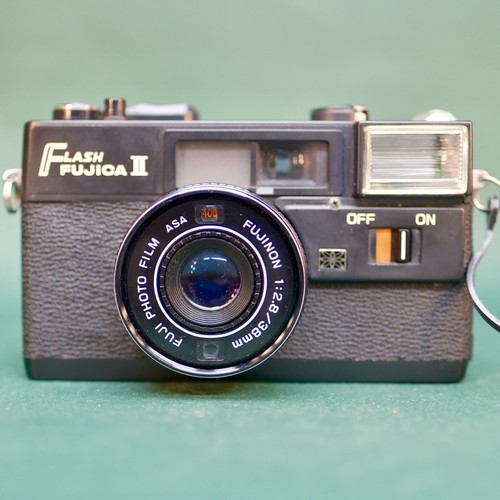 Fujica Flash II - Point & Shoot Film Camera - Film Tested 2.8 38mm Lens - Picture 6 of 10