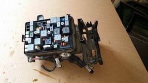 08 chevy hhr fuse box under hood ebay 2008 HHR Fuse Box Diagram image is loading 08 chevy hhr fuse box under hood
