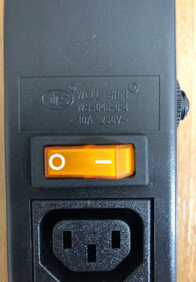 Well Shin WS-045-0-4 IEC Power Strip 10A 250V Board 1 to 4 with Switch - Image 2 of 4