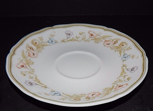 Mikasa L9313 Petite White Floral Country Flowers Cup & Saucer Japan - Picture 3 of 8