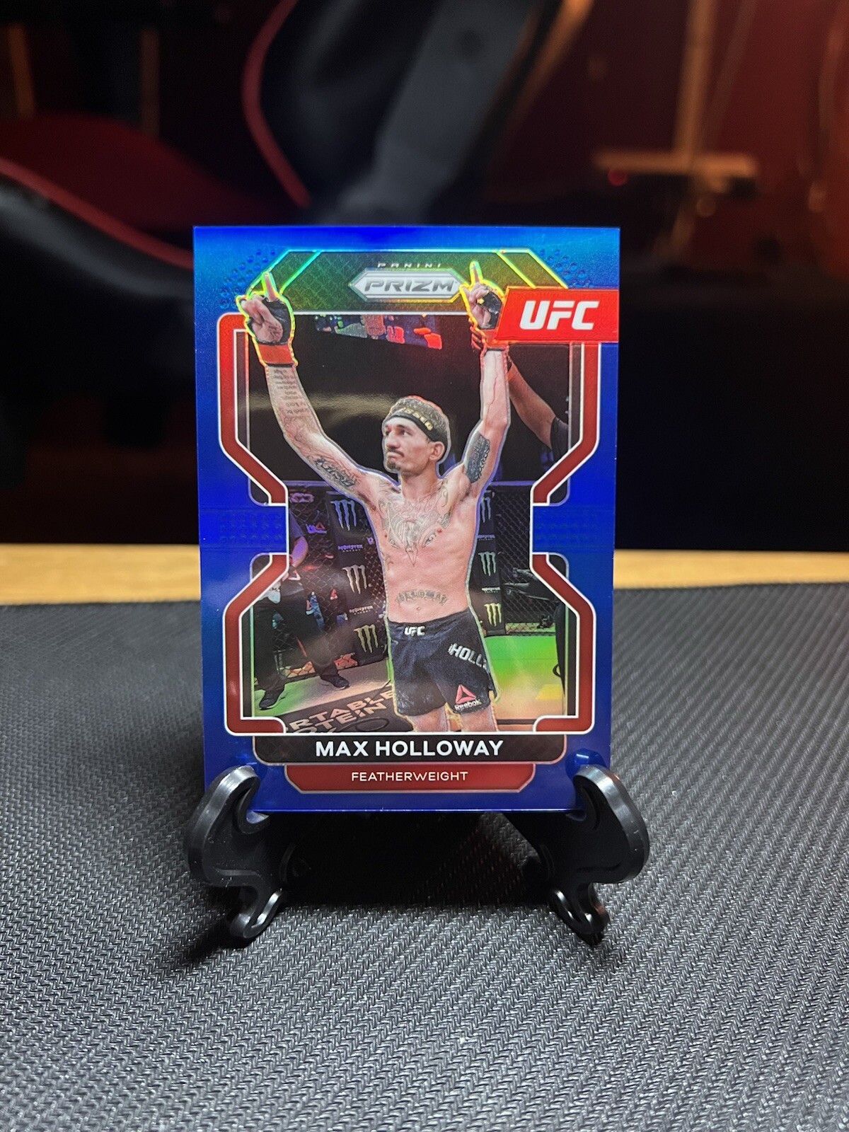 2022 Panini Prizm UFC - Blue Prizm #188 Max Holloway /199