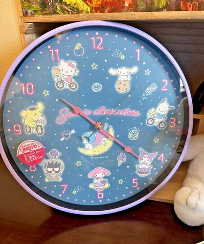 Hello Kitty Sanrio Glow-In-The-Dark Wanduhr Japan