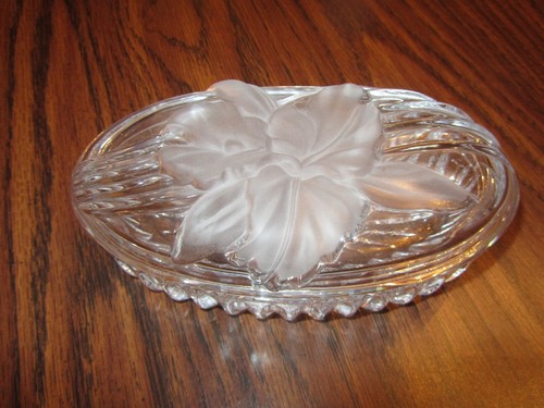 Schöne ~ klare und mattierte ~ Glas Schmuckstück/Süßigkeitenschale ~ geprägte Blume auf Deckel ~ - Bild 3 von 4