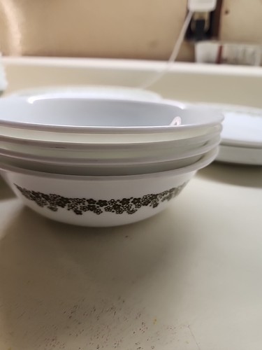 Corelle Crazy Daisy 31 Pieces Lot/tea Cups/bowls/dinner Plates/side Plates/lot** - Picture 4 of 7