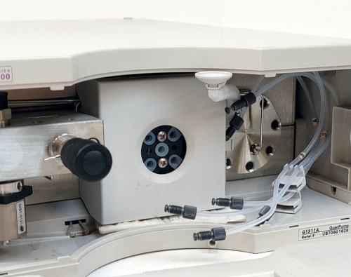 Pompa quaternaria Agilent 1100 G1311A QuatPump con valvola sfumata e testa pompa - Foto 9 di 14
