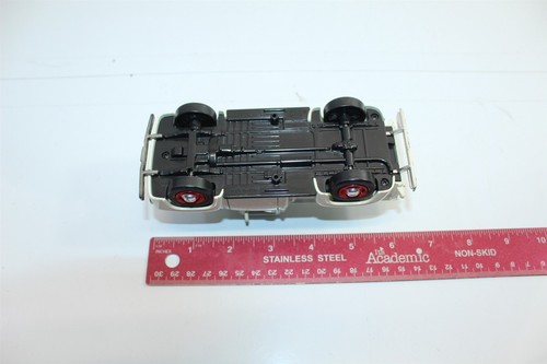 Vintage 1999 Diecast Ford 1956 F100 Pick-Up Truck White By New-Ray 7" Long - Picture 8 of 8