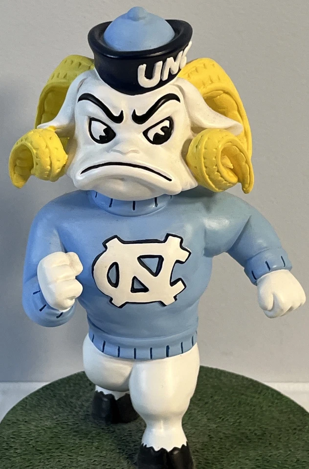 UNC Ramsés Carolina del Norte Tacones Alquitranados Estatua Estatuilla Coleccionables Colegiales Foto 2 de 4