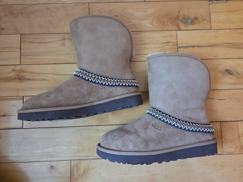 UGG Women Classic Short Crescent Ugg Braid Chestnut Brown Suede Sz 7 New - Picture 4 of 8