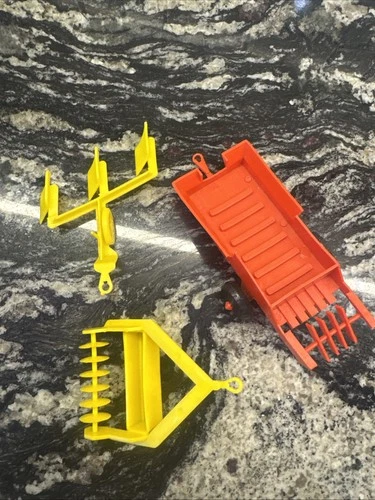 VINTAGE MARX FARM PLAYSET  Plastic Tractor implements W