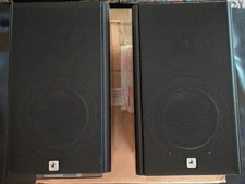 Pair of Outlaw Audio BLS08 C5044 Oak Finish Bookshelf Speakers Wired Working