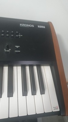 Korg KRONOS 2  mit KOFFER UND VIELEN SETS ZU VERKAUFEN 2500 