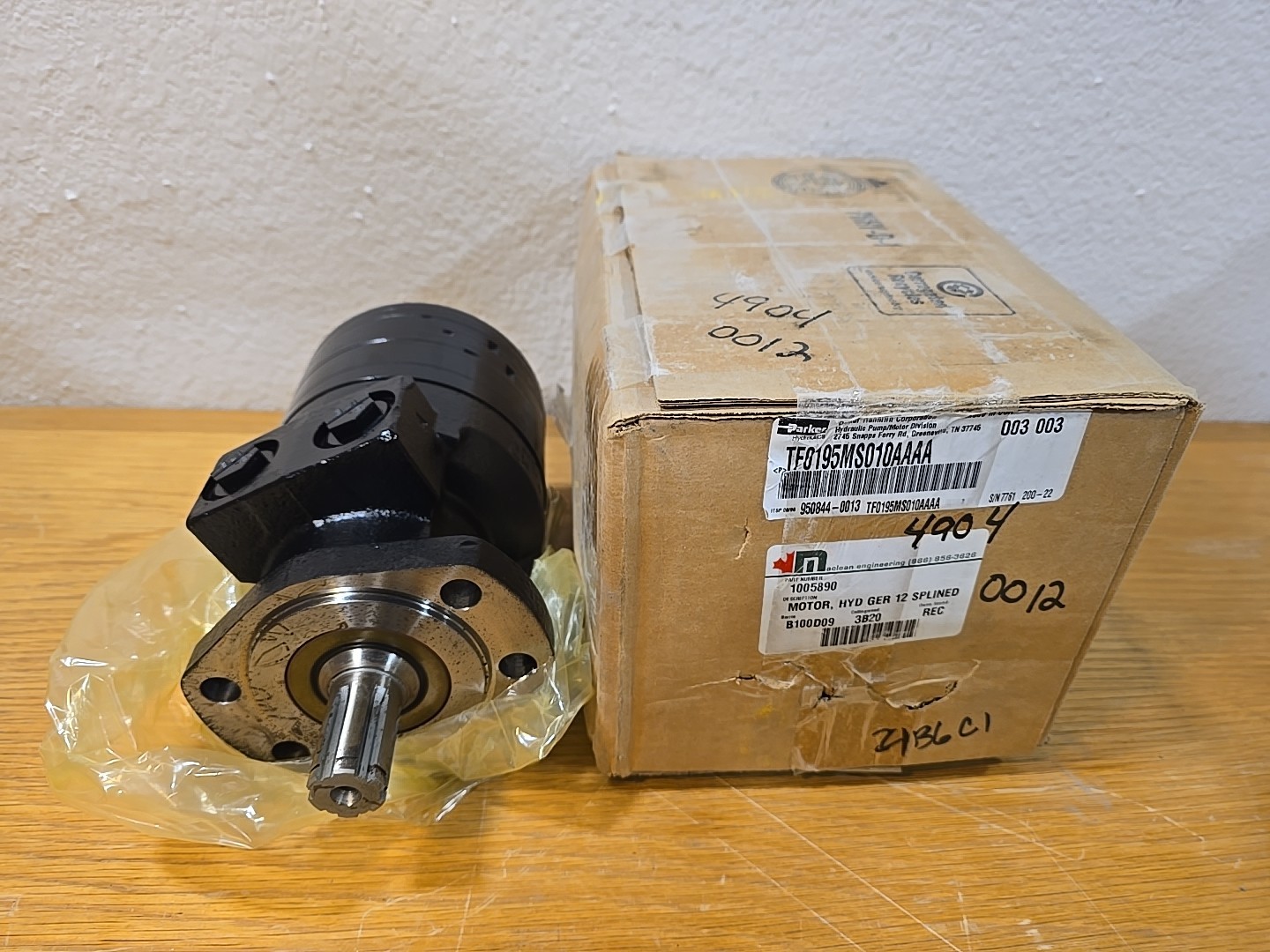 Parker Hydraulic Motor #TF0195MS010AAAA 12 Splined NEW In Box