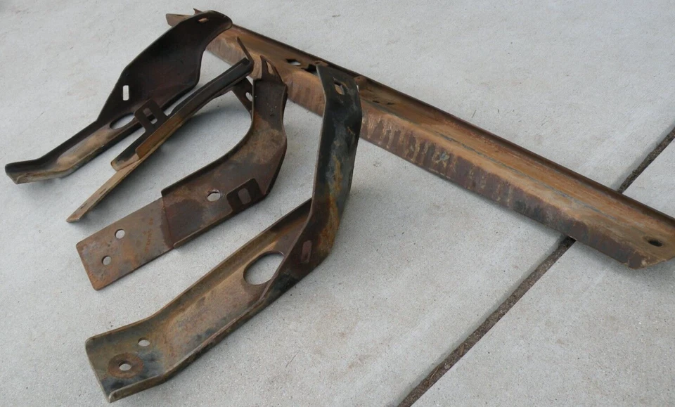 SOPORTES PARACHOQUES TRASERO FORD GALAXIE 500 XL LTD 1968 68 OEM Foto 3 de 4