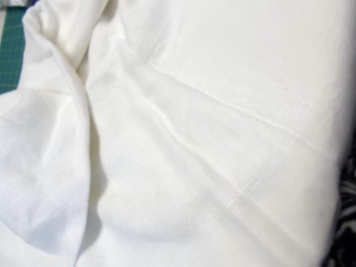 VINTAGE 66" X 82" LINEN/COTTON IVORY TABLECLOTH & 6 MATCHING NAPKINS - Picture 2 of 5