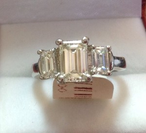 Classic-Platinum-Three-Stone-2-40cttw-Diamond-Engagement-Ring